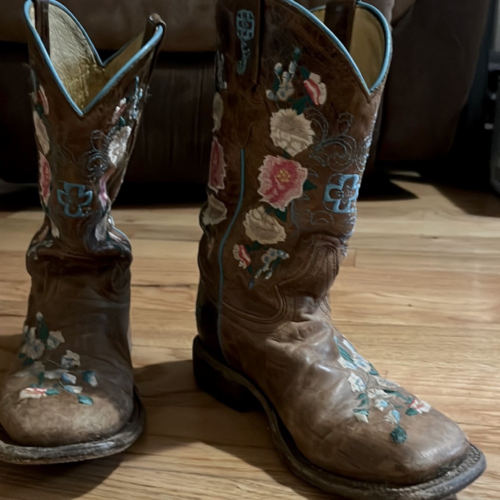 Girls Macie Bean cowgirl boots size 2